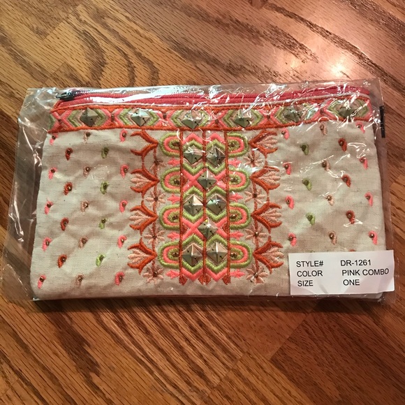 NWT Peach & Cream Quilted & Studded Cosmetic Bag - Picture 4 of 16